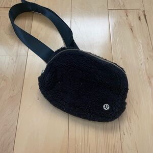lululemon athletica Black Fleece Crossbody Bag